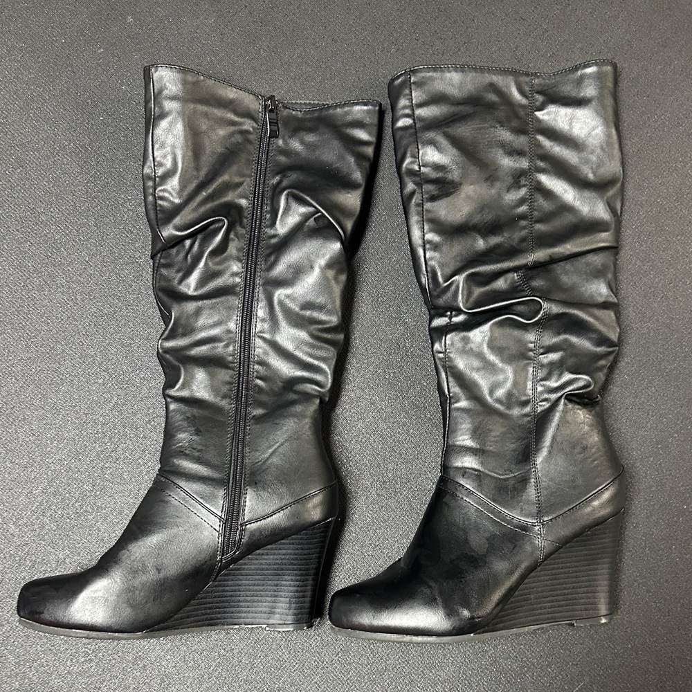Chic Black Wedge Boots